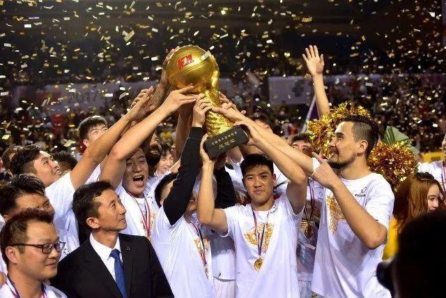 中国首场FIS室内国际滑雪赛在深圳鸣金