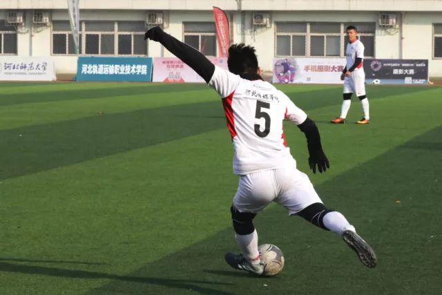 阿莫林：暴风雨总会来！在曼联参加发布会太难了